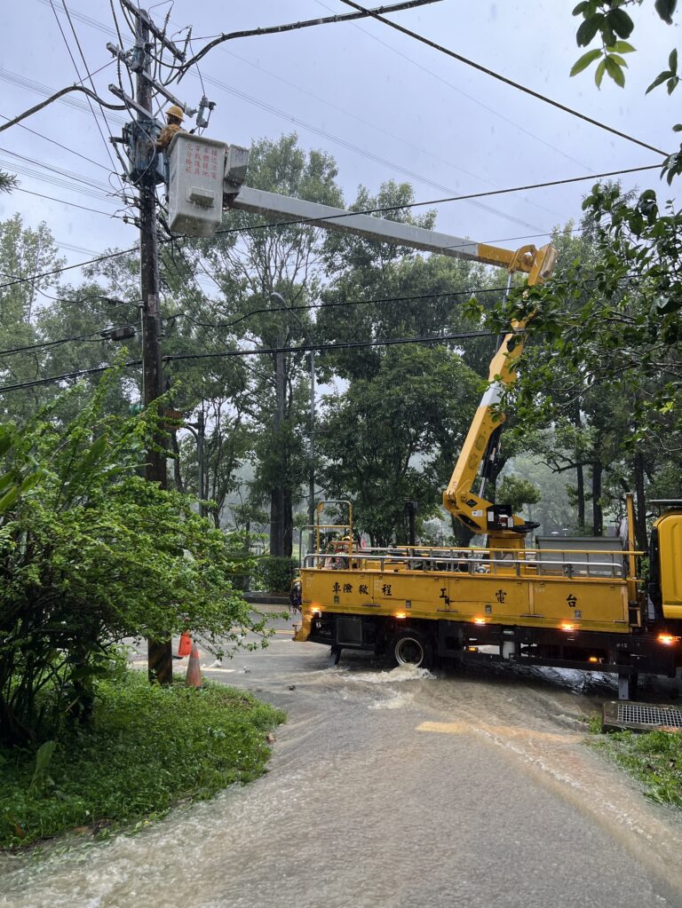 巴威重創桃園64188戶停電 台電拚午夜前全面復電 1783777365955