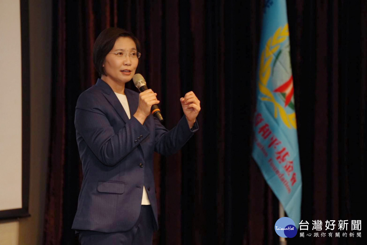 徐欣瑩12日下午受邀出席世界領袖基金會演講。