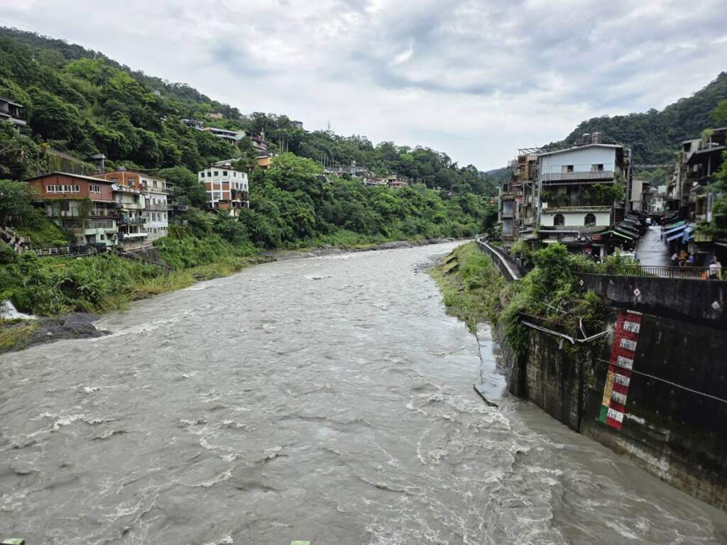 ▲目前南勢溪水位已逐步下降,新北市政府仍持續24小時監測,以確保民眾安全。