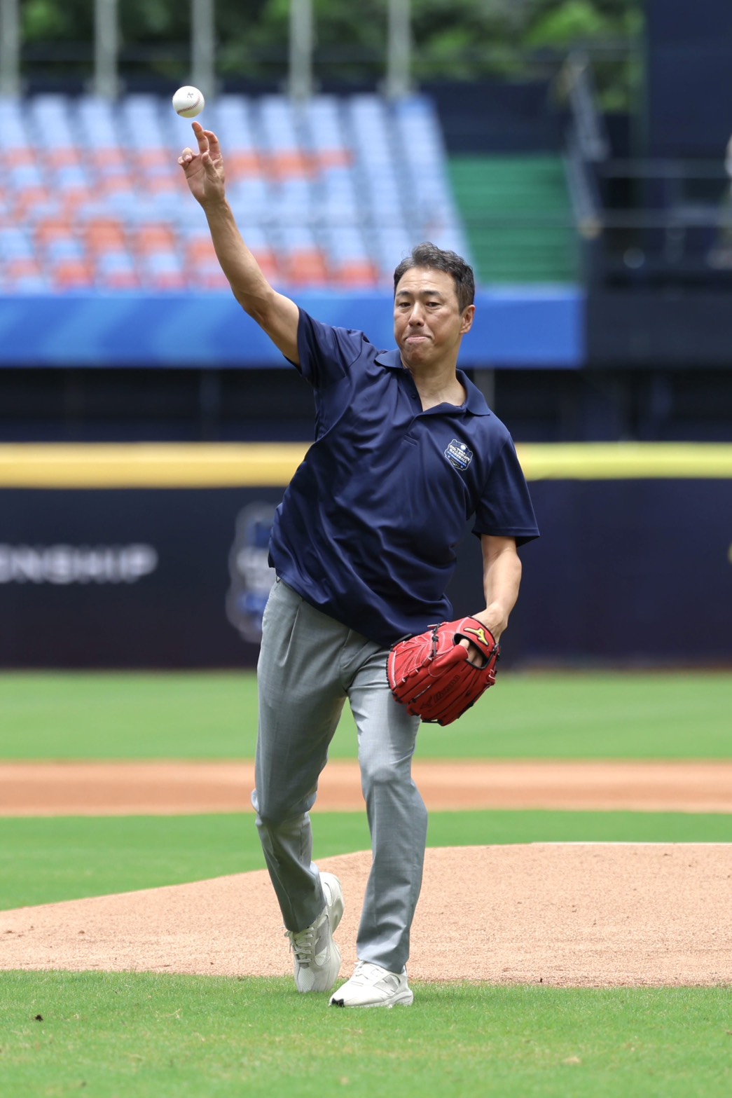 美日職超過200勝強投黑田博樹擔任賽事首場開球嘉賓(中華民國棒球協會提供)
