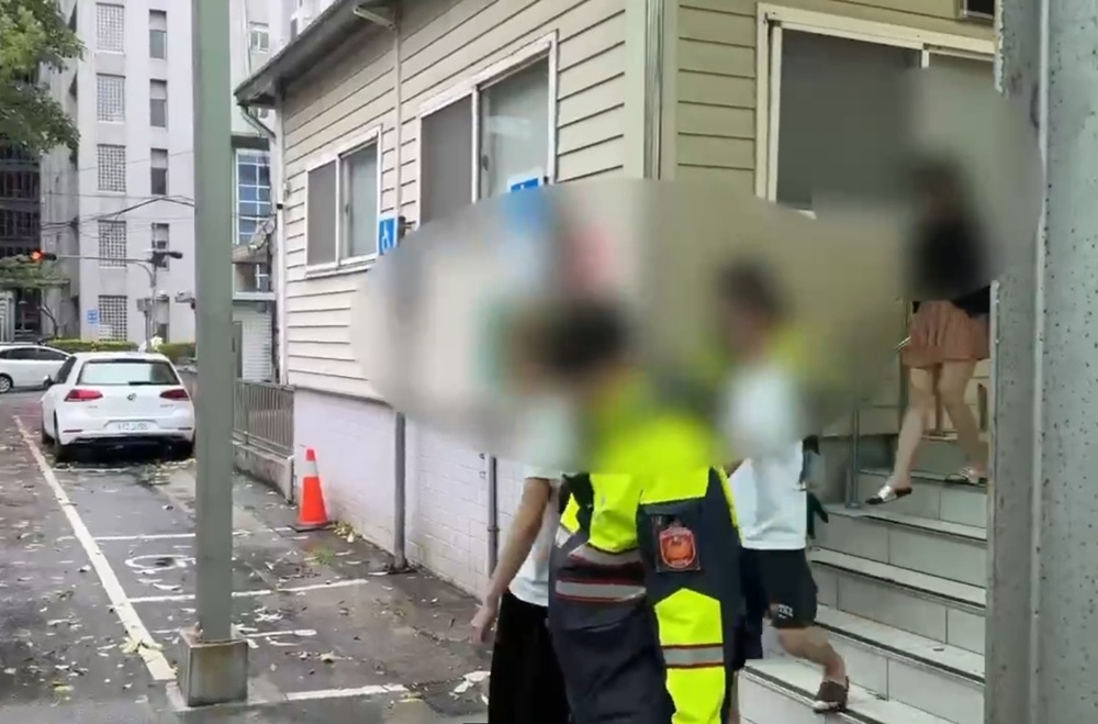 颱風天不停製毒 警破獲毒品咖啡包分裝場查扣逾400包 229 cnews204260712a05