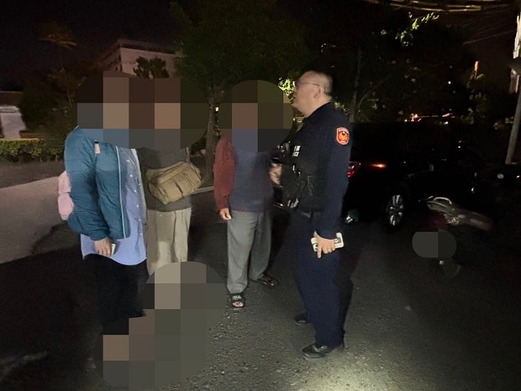 ▲警方精準研判動線跨區接力,迅速尋回外出迷途老翁。(記者劉峻文攝)