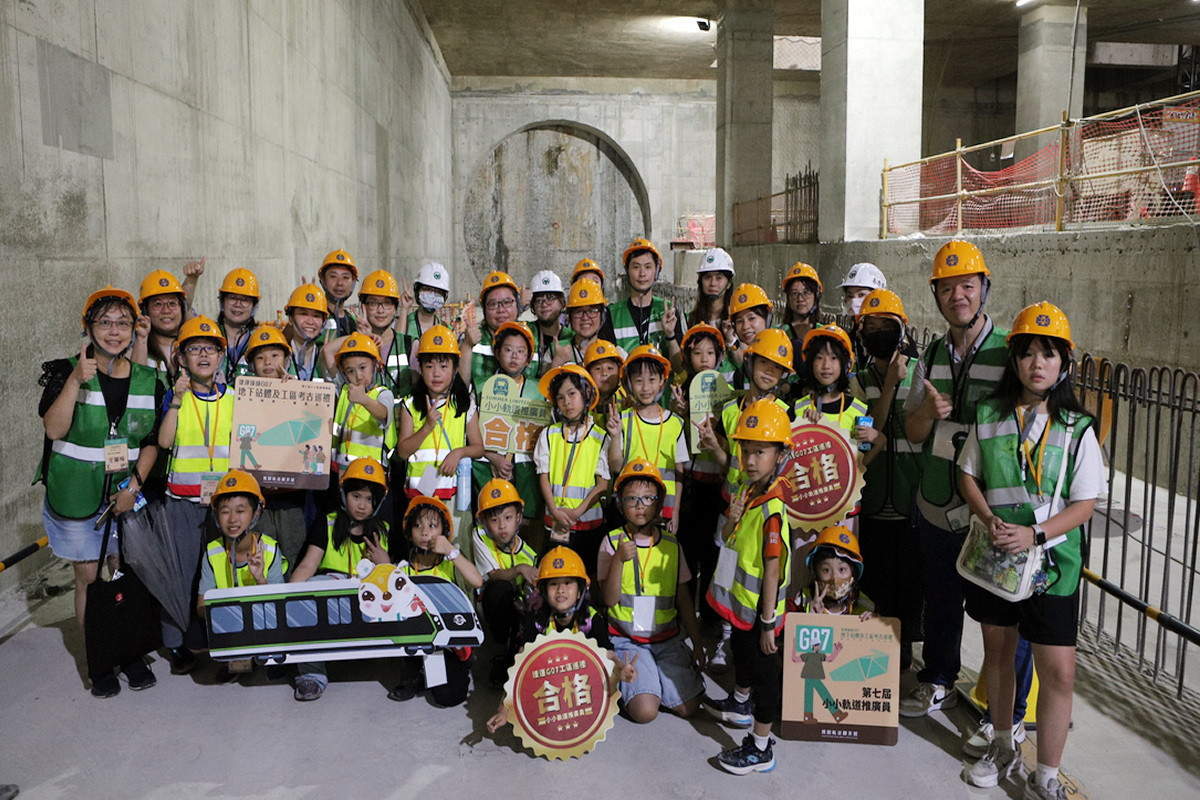 「小小軌道推廣員」走進捷運綠線G07站工區大合影。<br /><br /> 