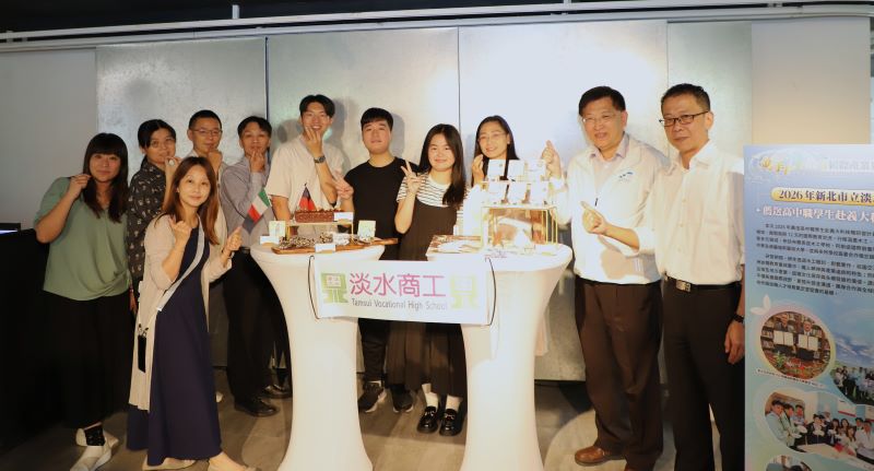 建構技職人才培育鏈 新北金手獎師生海外見學十年有成 39 《圖說》淡水商工校長潘泰伸表示,義大利研習引導學生重新理解技術、生活美學與設計創新的關係。〈教育局提供〉
