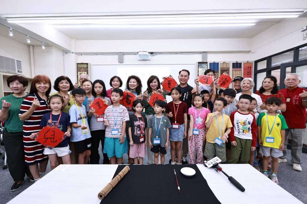 ▲基隆市政府於今日推出為期五天的兒童書法藝術夏令營,帶領基隆的孩子們看見漢字的無限可能。