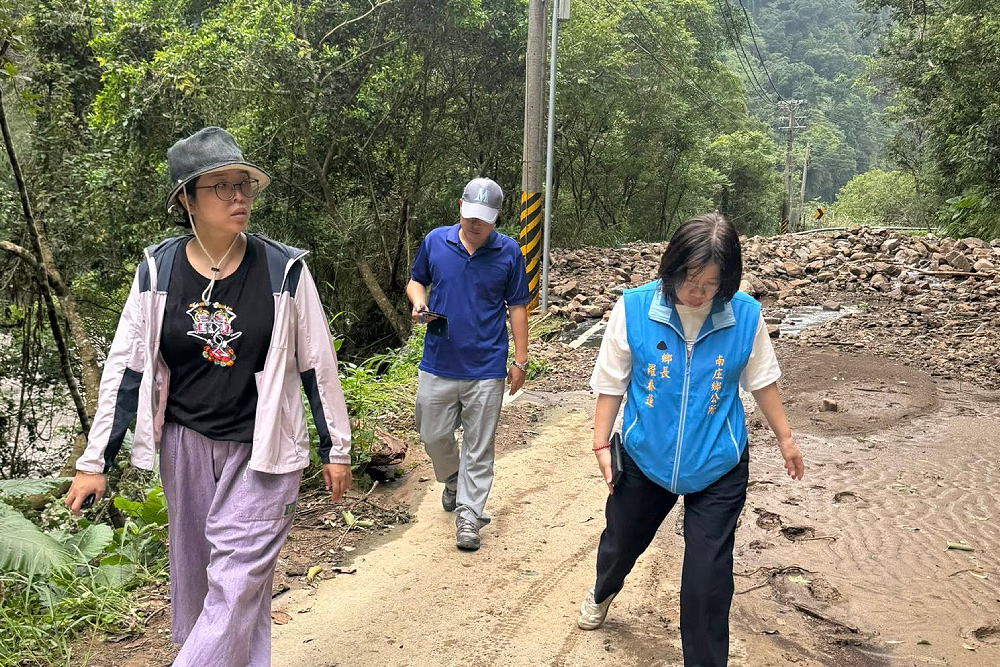 巴威釀南庄鄉東河村鹿湖部落成孤島 羅春蓮:爭取經費全力投入道路搶修復建 256 巴威釀南庄鄉東河村鹿湖部落成孤島 羅春蓮:爭取經費全力投入道路搶修復建 255