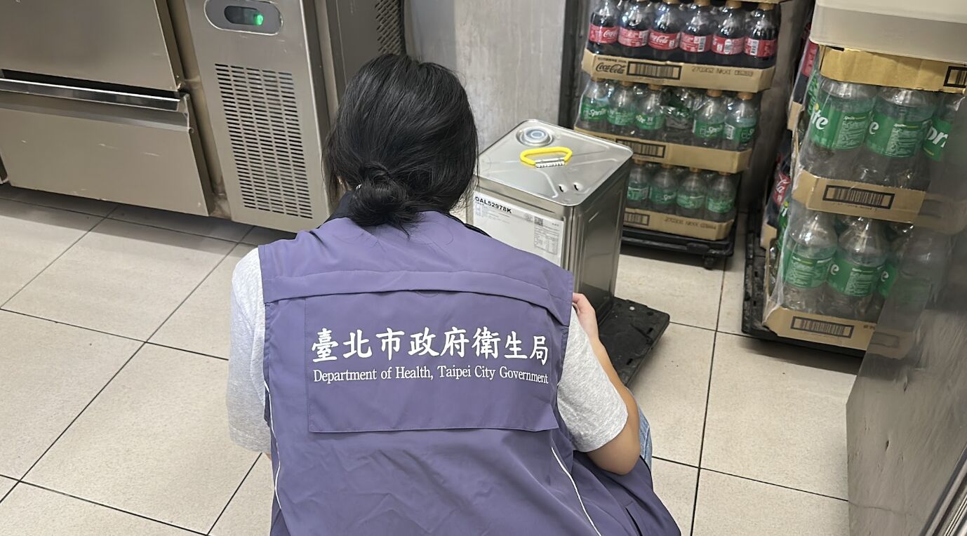 毒油下架名單新增！ 北市公布小木屋鬆餅、六福萬怡酒店 261