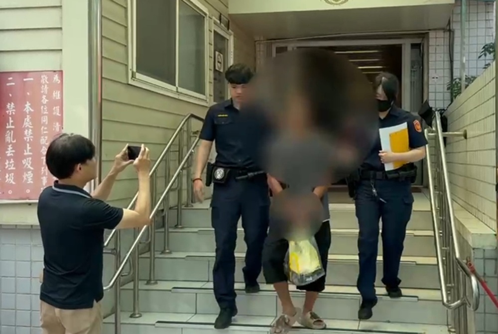 酒後揮舞美工刀還企圖縱火 8警力壓制42歲失控男 236 cnews204260713a18