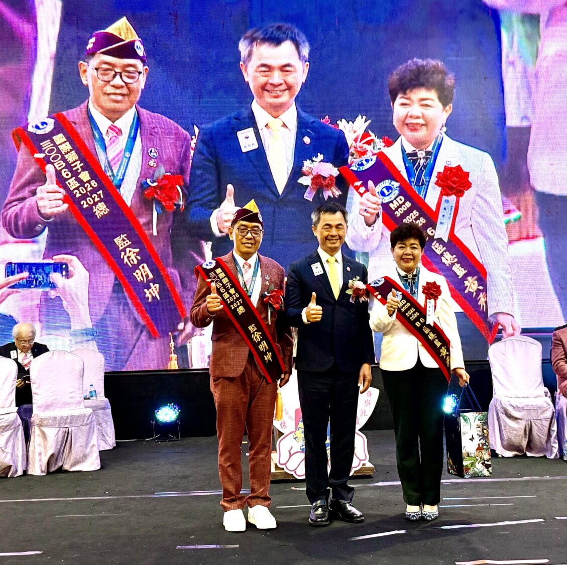 邱銘乾國際理事當選人祝賀徐明坤總監榮任感謝黃秀卿總監任內帶領300B6區捐獻LCIF國際基金累積818顆成績優異。（圖/記者林照東攝）