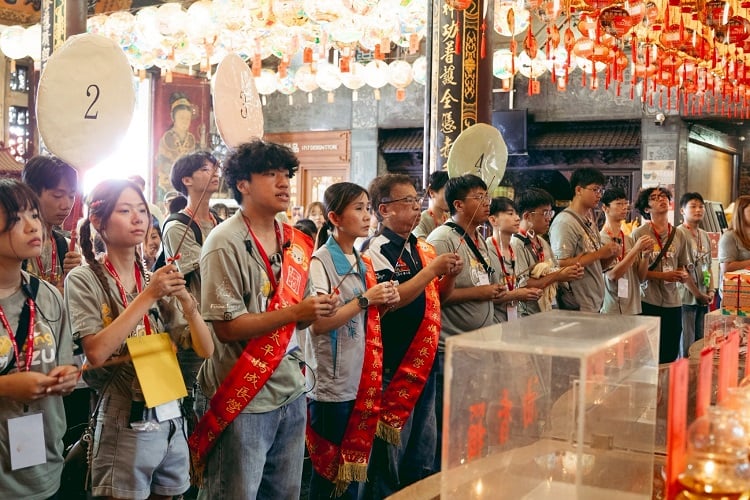 ▲西螺太平媽冬令成長營開,跑青年返鄉陪伴學童快樂成長。(記者劉峻文攝)