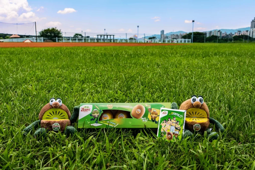7 月 10 日起在全聯與大全聯推出期間限定「Zespri × 中信兄弟聯名包裝」,並隨盒附贈造型球員卡