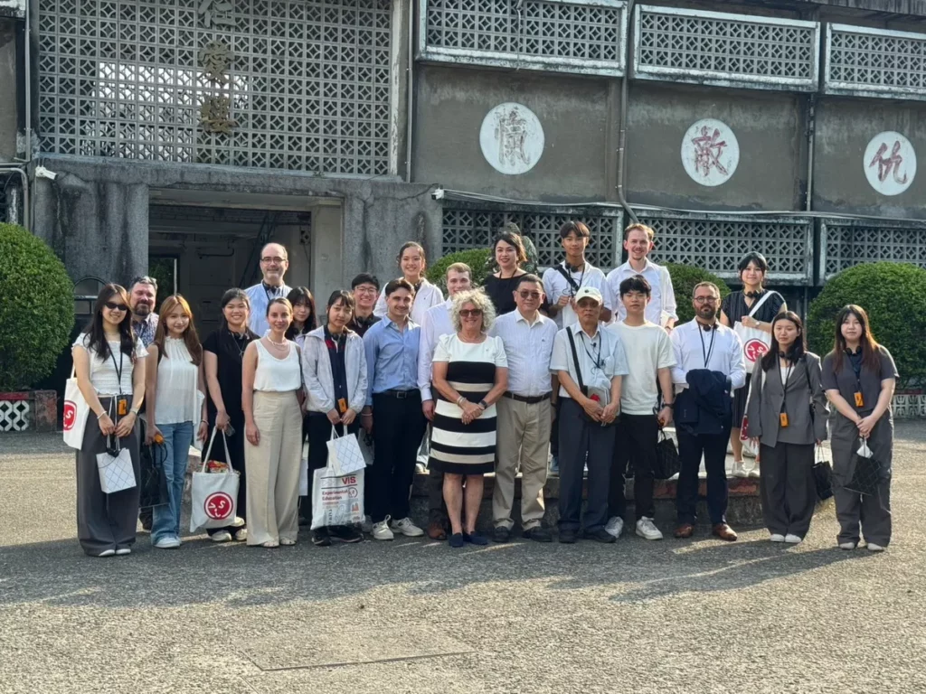 加拿大國會訪台團與VIS國際實驗教育學生在國家人權博物館交流民主、人權的歷史與生活。