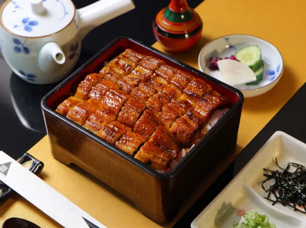 中山日本料理廳「鰻魚飯」以秘製老滷醬汁細火炙烤,醬香濃郁、肉質細嫩