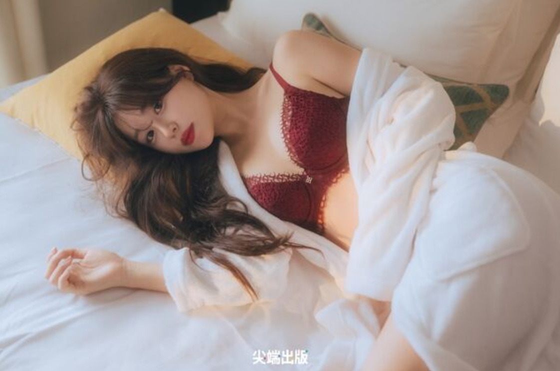 金渡兒推出寫真集。(圖/尖端提供)