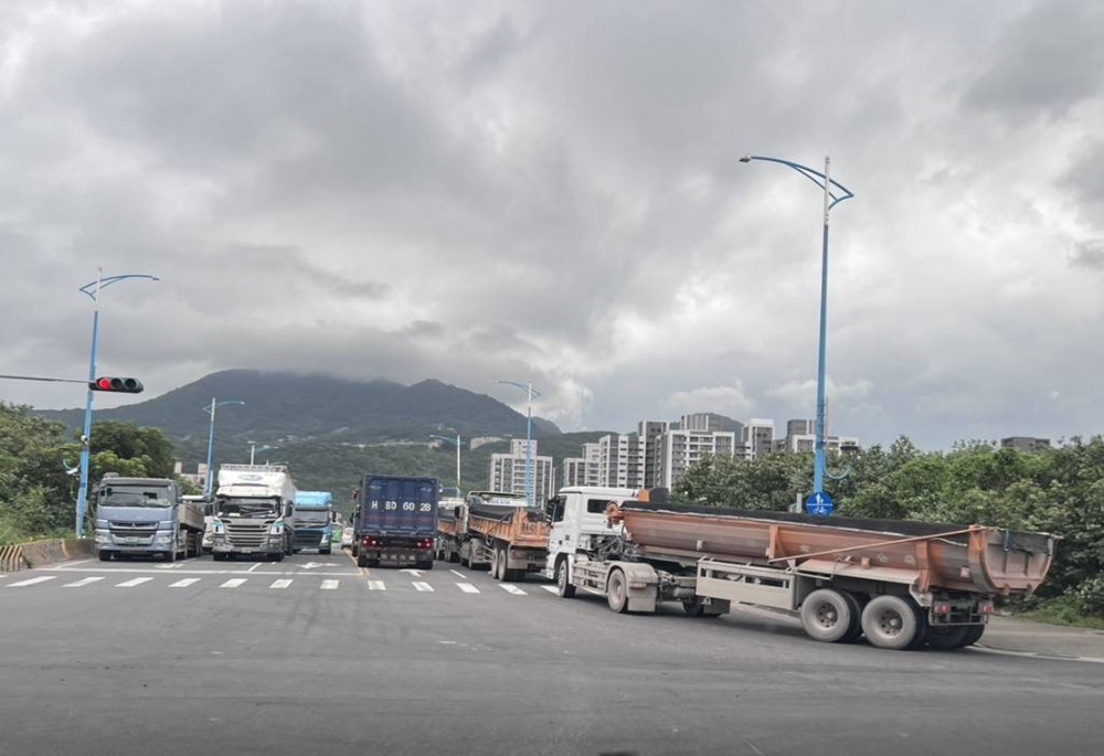 颱風後台北港砂石車綿延3公里 鄭宇恩提3項機制管控 215 248260714a07