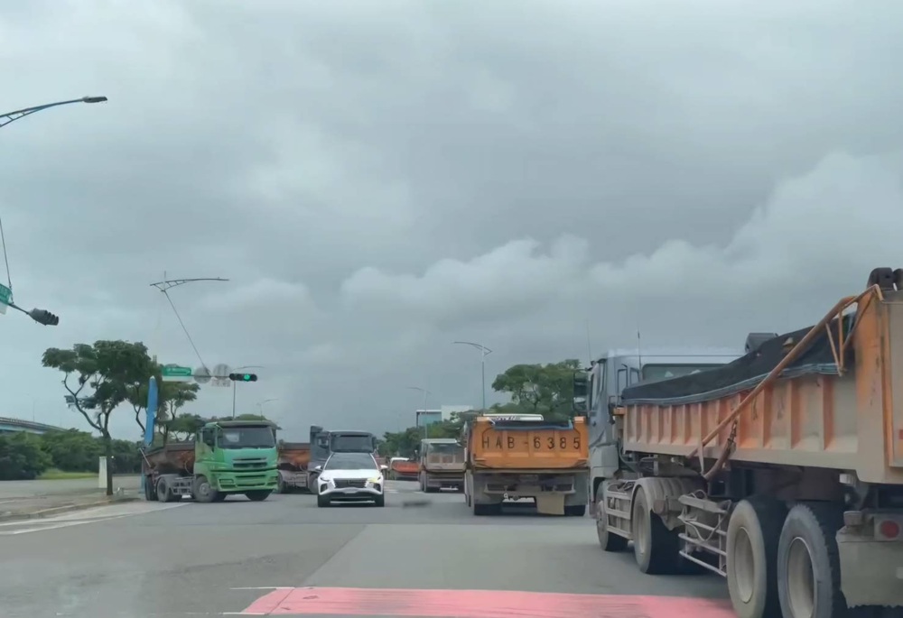 颱風後台北港砂石車綿延3公里 鄭宇恩提3項機制管控 216 248260714a08