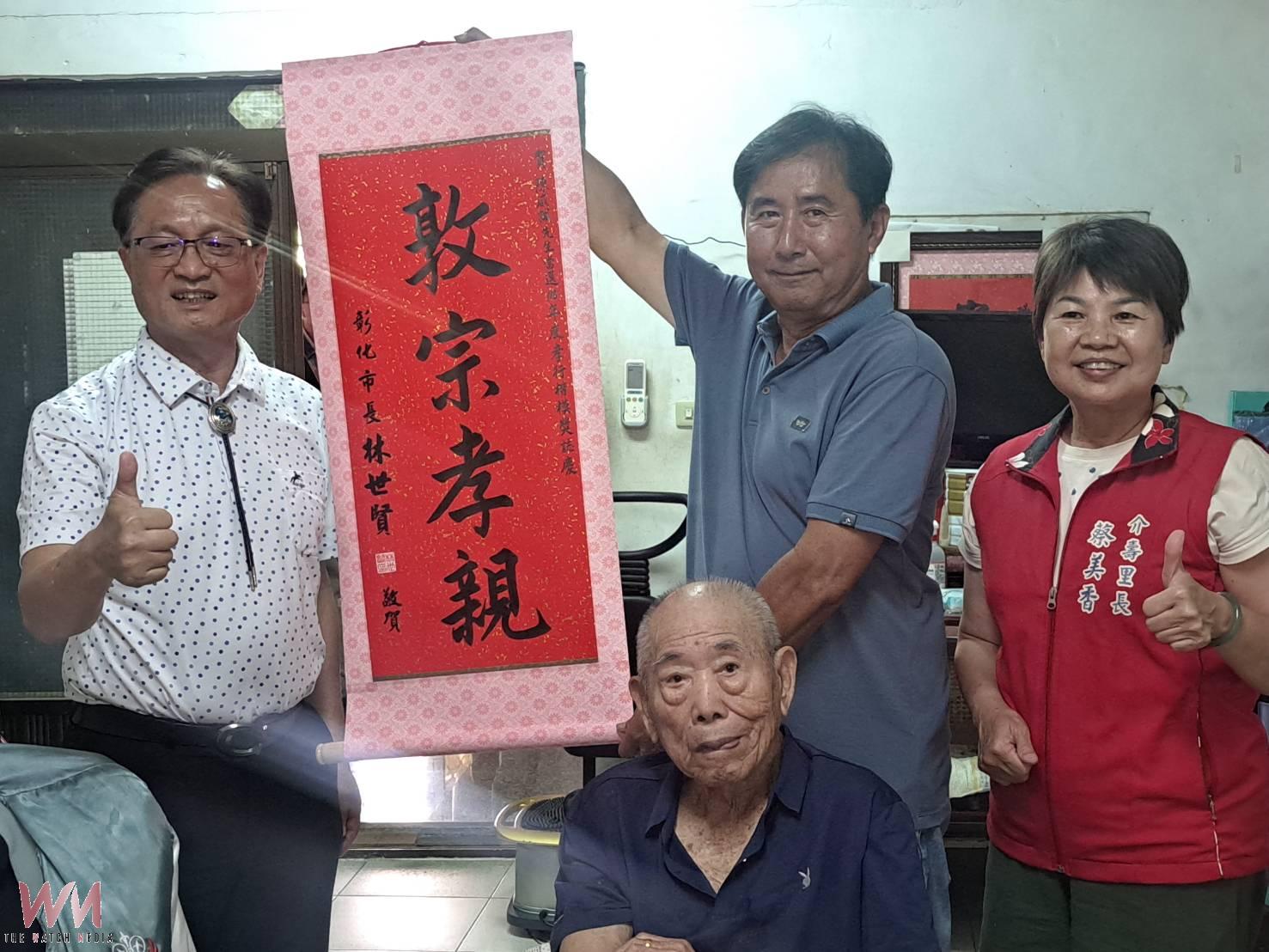 92歲父臥床、83歲母失智　他20年守護雙親感動眾人 - https://www.watchmedia01.com