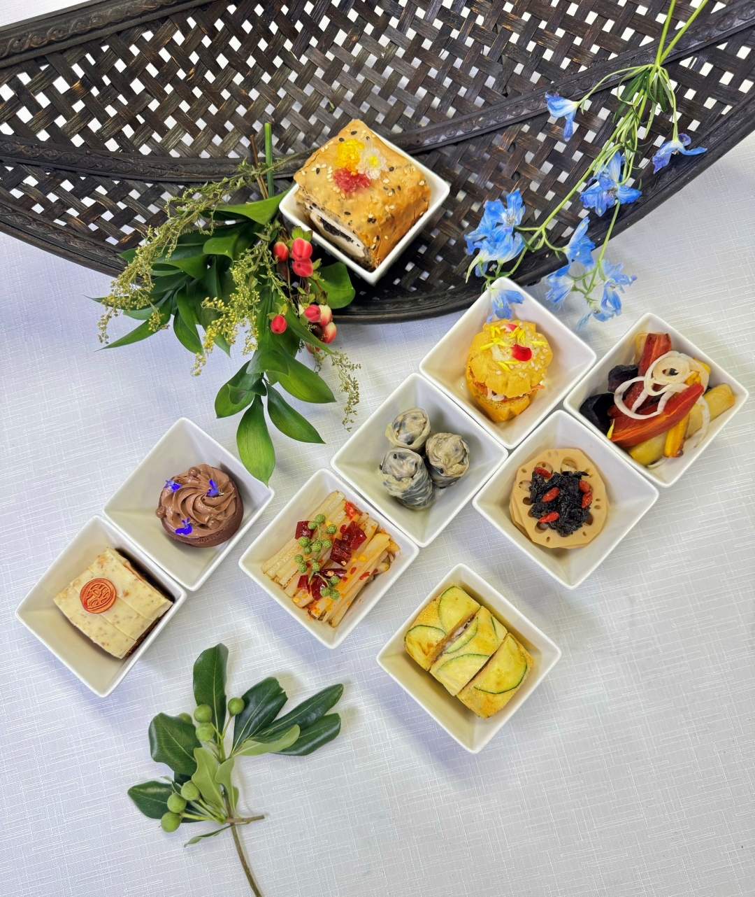 慈濟人文集結蔬食品牌推出展場限定限量餐桌，圖為台北君悅酒店茶苑「禪悅套餐」。（圖／台灣觀光協會提供）