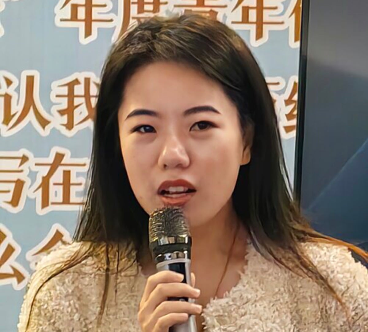 ▲中國人民大學撤銷“天才文學少女”青年作家蔣方舟的碩士學位。