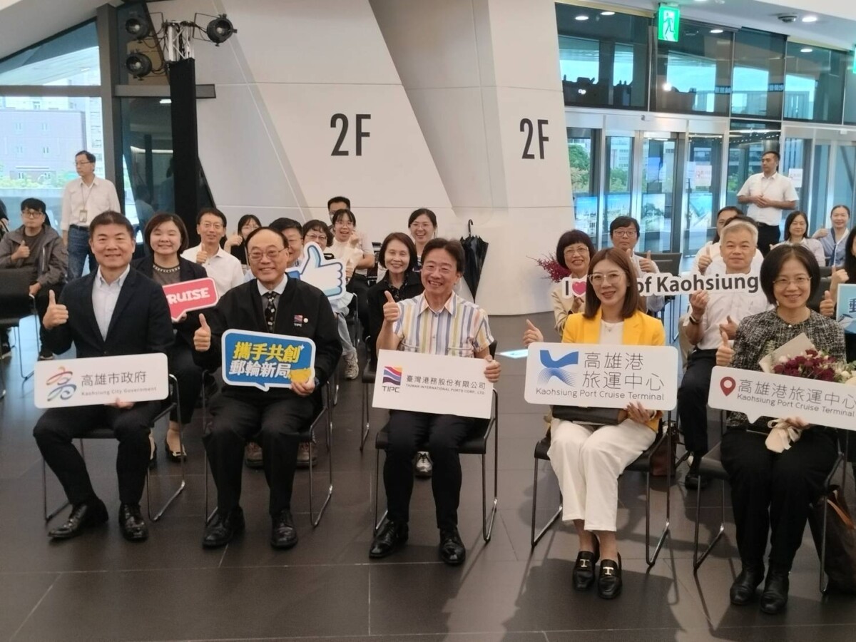 ▲高雄港旅運中心與國際知名大提琴家張正傑達成合作，未來將以大提琴》演繹的臺灣民謠作為迎賓樂曲。（記者 李堂安 攝）