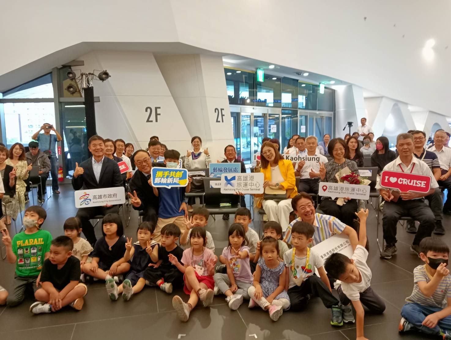 當大提琴遇上郵輪!張正傑獻樂祝賀港務公司總公司與基隆分公司「郵輪發展處」正式成軍