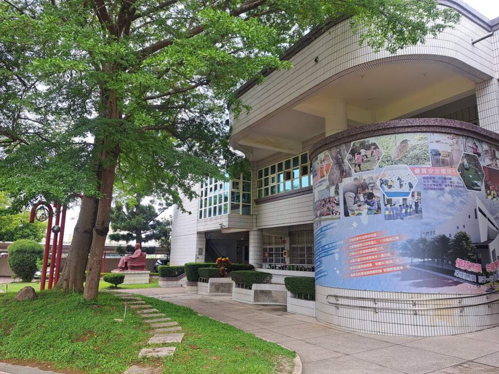 ▲馬興國小視聽教室大樓坐落於購買秀水鄉1510地號土地上。(圖/彰化縣政府提供)
