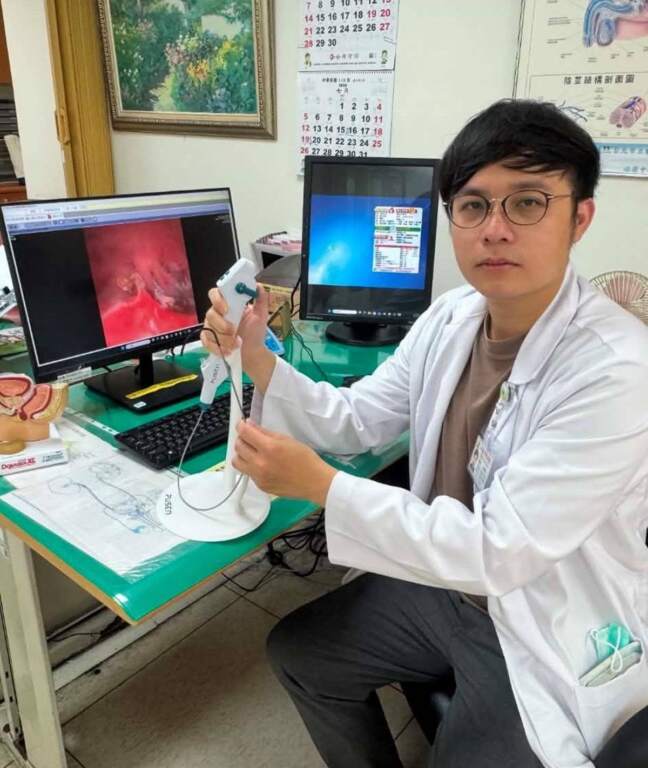 ▲醫師採用「軟式輸尿管鏡雷射碎石手術」擊碎腎結石(照片由廖偉創醫師提供)。