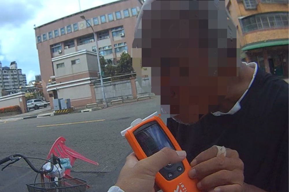 喝保力達後騎單車 77歲翁酒測值超標開罰 212 cnews204260716a01