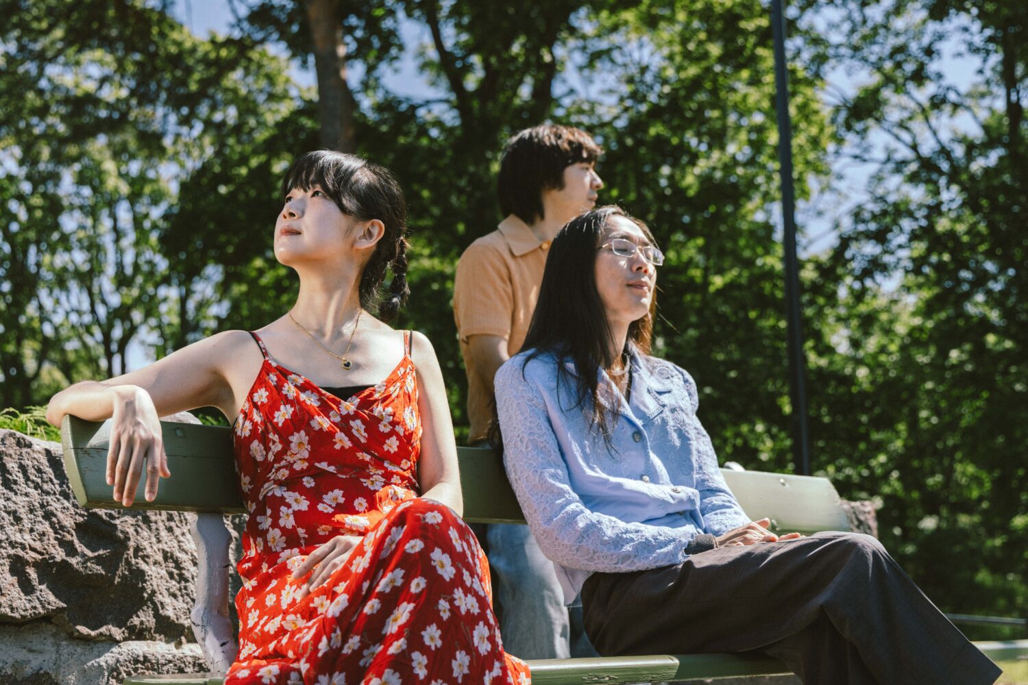 百合花來到西貝流士公園拍攝卡拉OK伴唱帶。(圖/文總 提供)