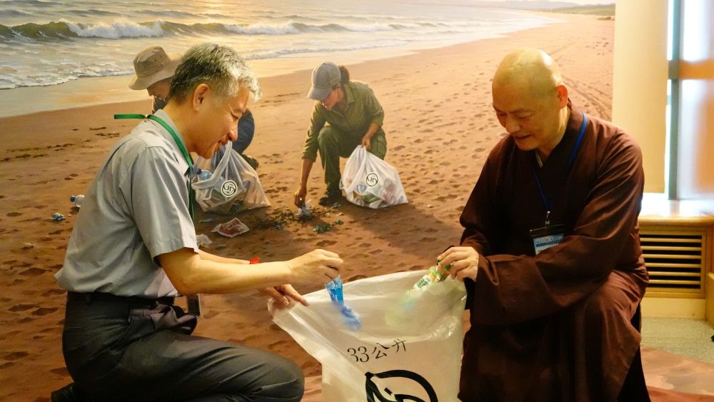 攜手認養淨灘同行 靈鷲山連續4年獲新北市府表揚 - https://www.watchmedia01.com