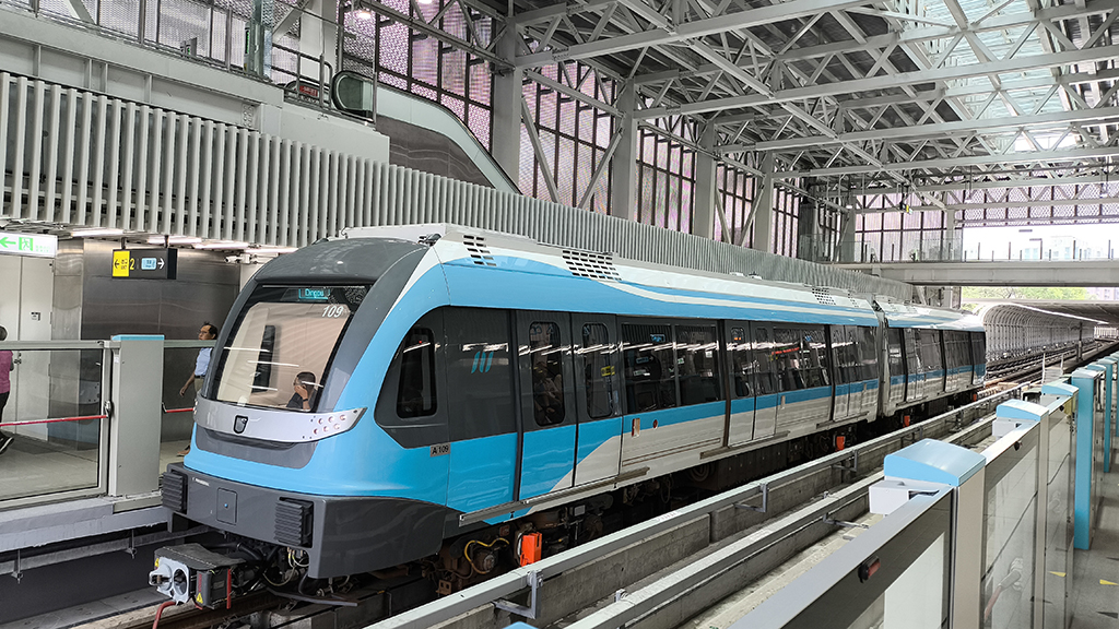 三鶯線電聯車的專屬配色「三鶯藍」。  