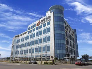 凌巨三名獨董全數請辭 公司治理與Q2財報審議受關注 46 S 49569845