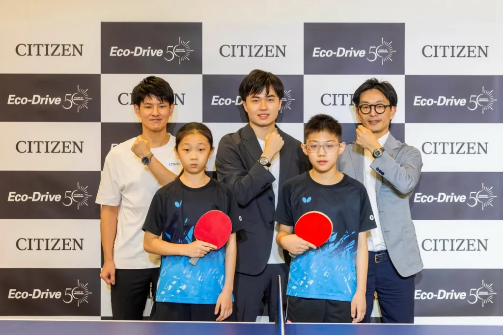 CITIZEN品牌好友林昀儒與CITIZEN香港董事長持山先生、CITIZEN台灣分公司並木祐介，以及民權國小桌球隊好手一同見證挑戰精神。