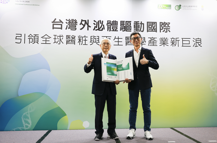 前衛福部長林奏延與台灣生物產業發展協會副理事長蔡政憲。(攝/劉祐龍)