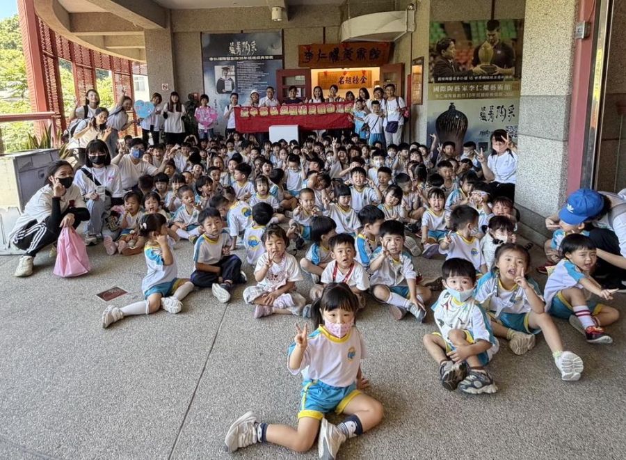 藝術教育向下扎根!福祿貝爾幼兒園135位學童走訪李仁燿美術館