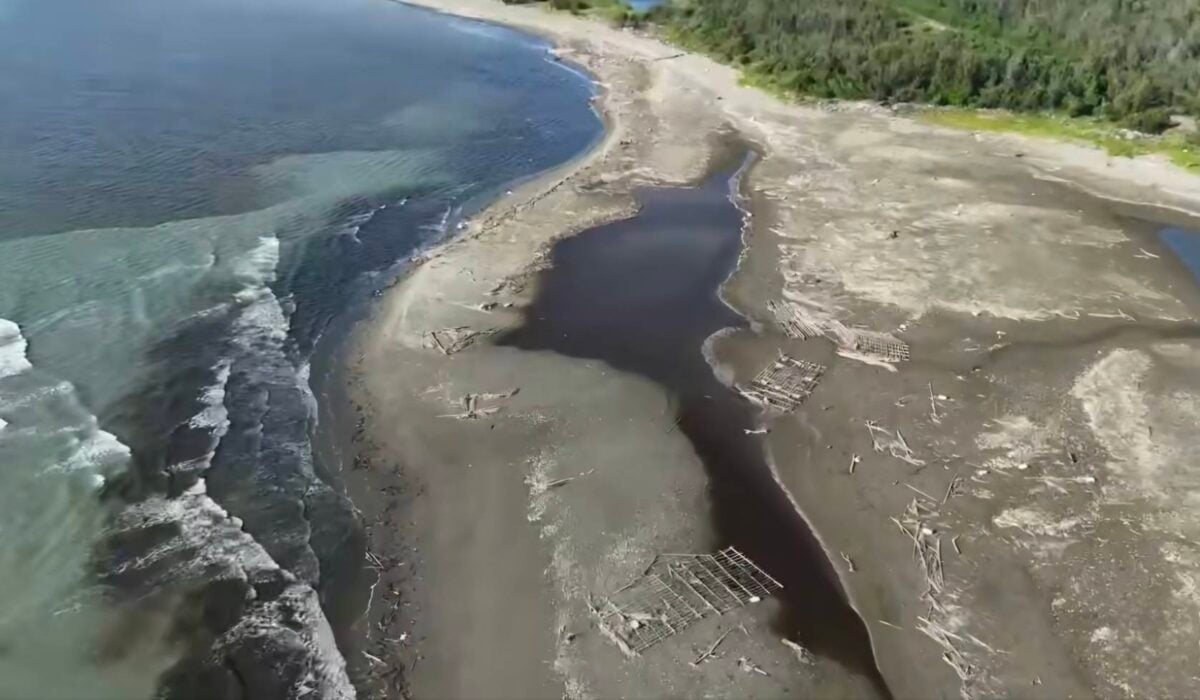 ▲臺南曾文溪口深色水體事件引發空拍管理制度探討