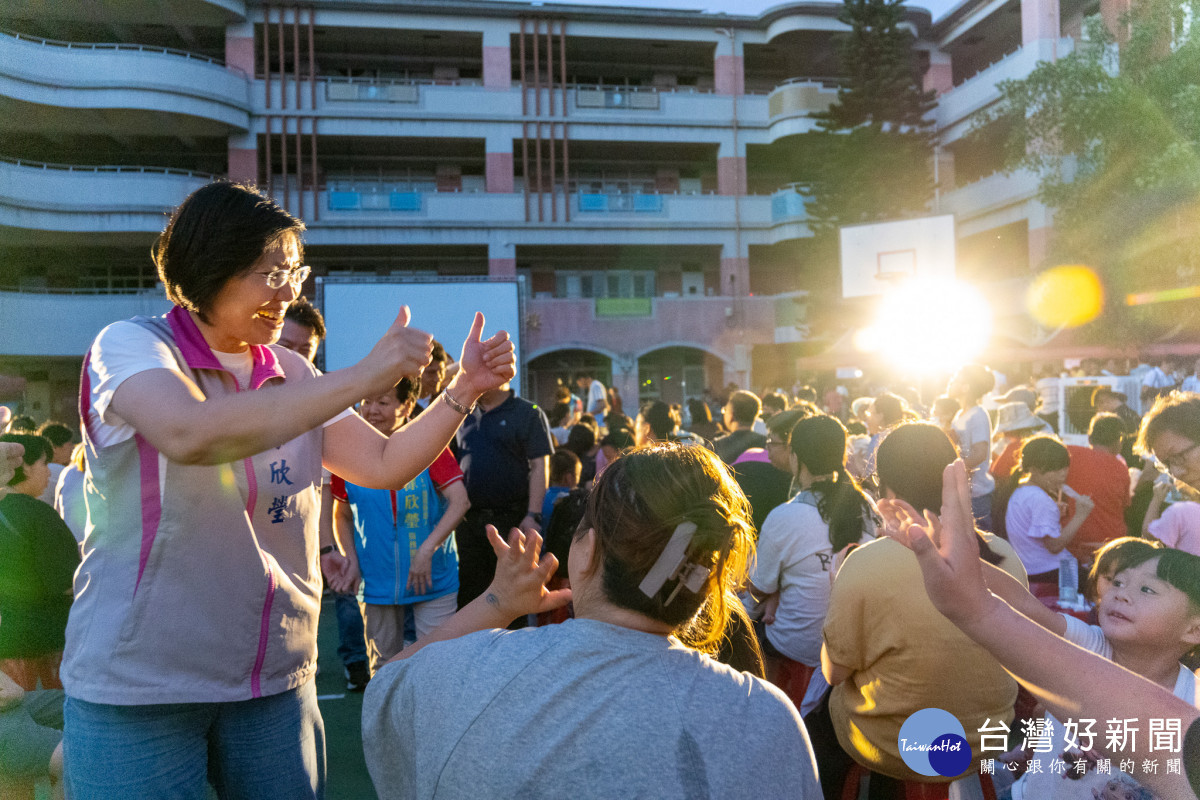 徐欣瑩提出增加2歲專班、公托與非營利幼兒園名額政見。