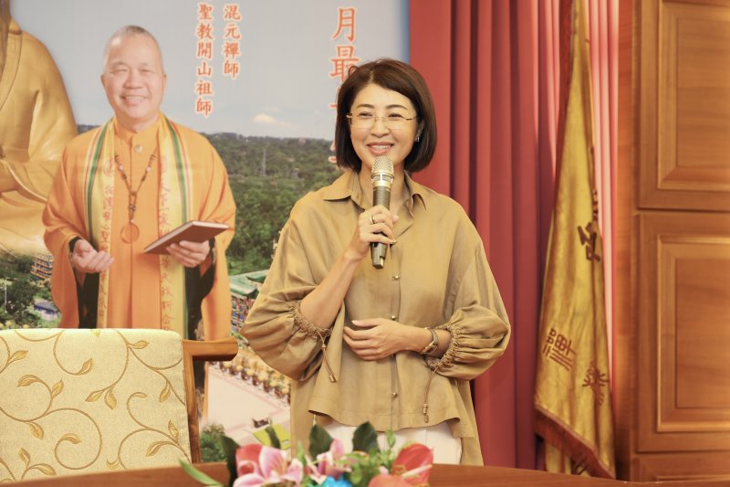 許淑華縣長出席唯心聖教應用易經研究所畢業典禮頒發縣長獎