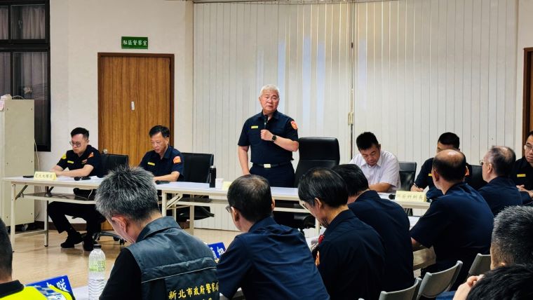 《圖說》方仰寧局長於三峽分局勉勵同仁及任務提示。〈市警局提供〉