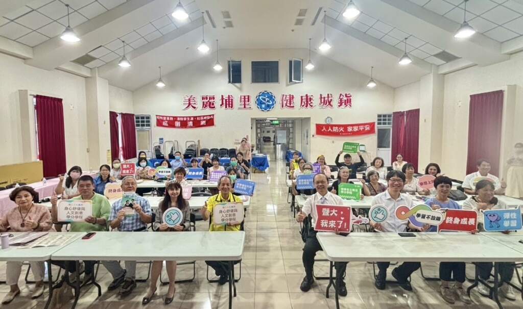 ▲暨大埔里鎮公所舉辦「115學年度30+大學招生說明會」，全體人員合影。