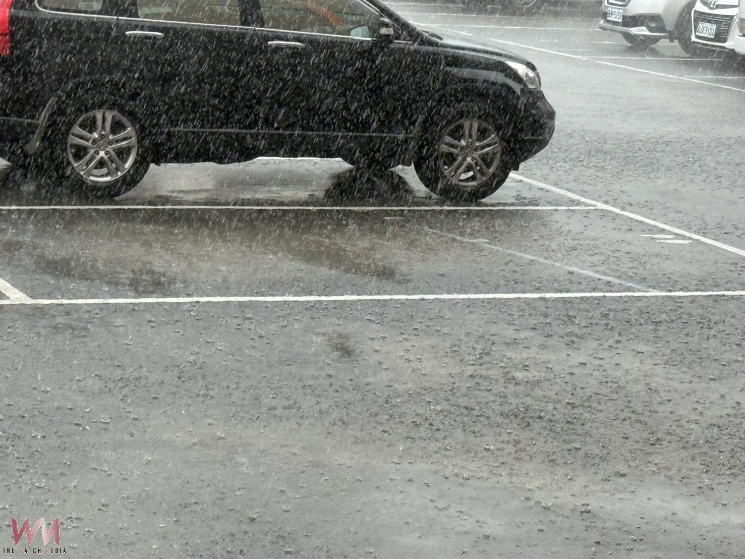 午飆35.8度全縣最高!彰化午後「秒變天」狂風暴雨襲街 - https://www.watchmedia01.com