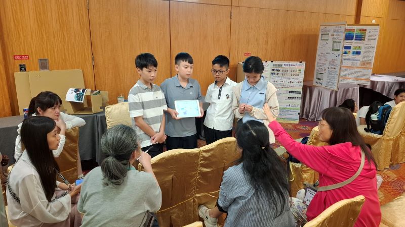 連5屆獲獎件數稱霸全國 新北科展再傳捷報 50 《圖說》新北市辦理七階段國展培訓,邀集專家教師全方位指導,陪伴學生持續精進研究成果,全面備戰全國科展。〈教育局提供〉
