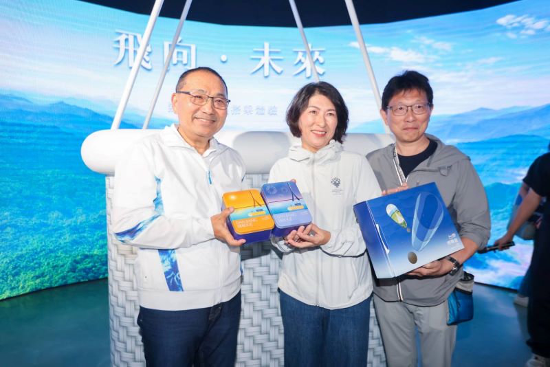 從熱氣球到農產行銷 新北、台東深化山海城市夥伴關係 52 《圖說》新北市長侯友宜今日率市府團隊參訪2026台東博覽會,並與臺東縣長饒慶鈴及縣府團隊交流。〈新聞局提供〉