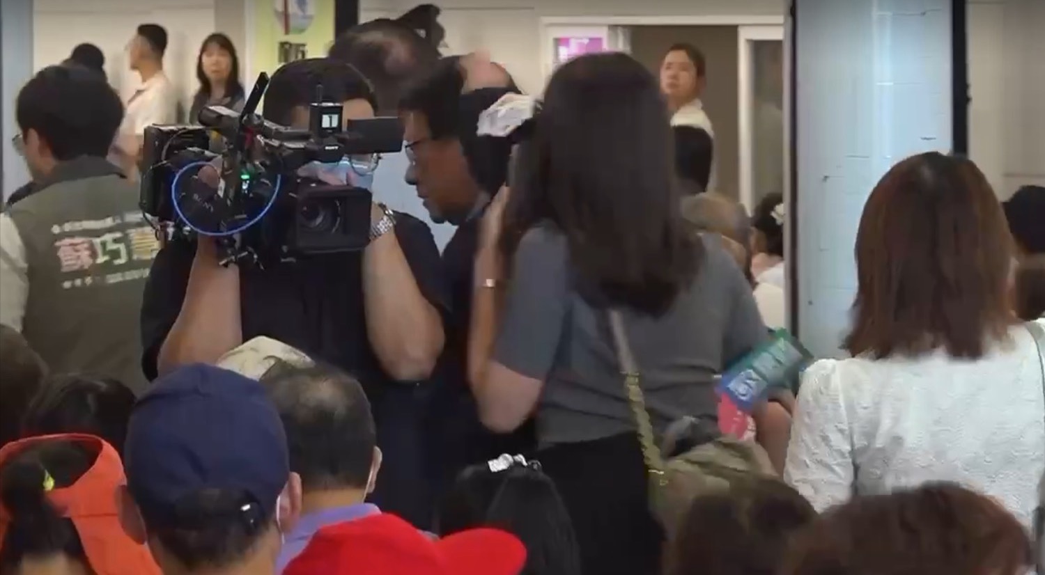 潘孟安遭指用手肘推記者 國民黨團轟:府黨雙寶傲慢嘴臉