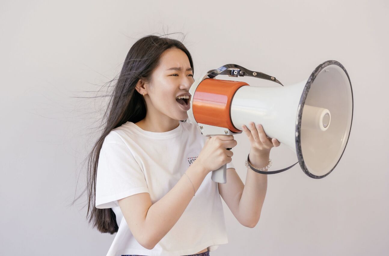 社團活動大喊大叫一下午 女「喉嚨一緊」送醫竟已罕見氣腫！ 221