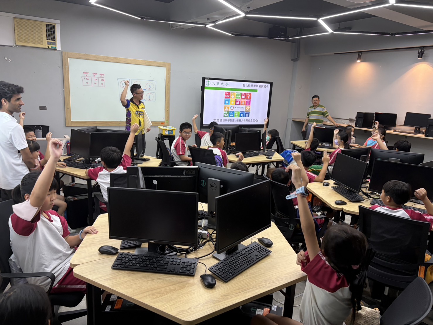 暑假不只玩!鹿港小學生玩機器人、學英文開啟AI視野 - https://www.watchmedia01.com
