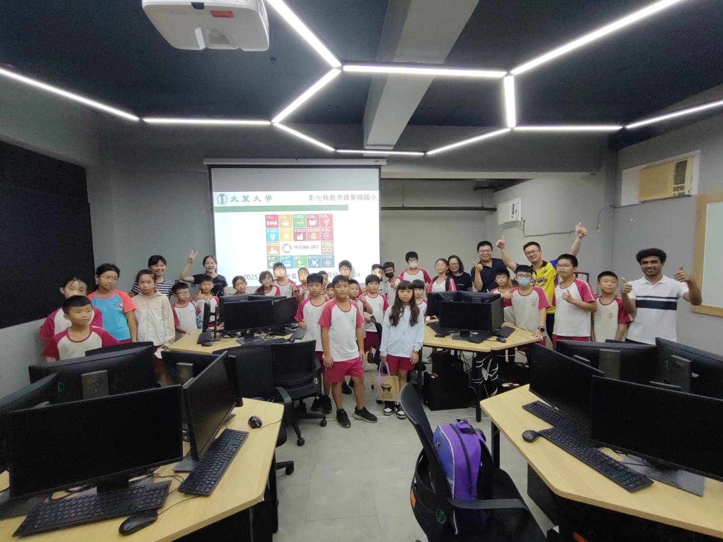 暑假不只玩!鹿港小學生玩機器人、學英文開啟AI視野 - https://www.watchmedia01.com