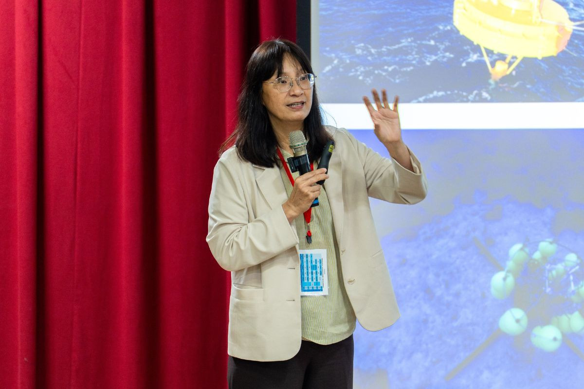 國家海洋研究院陳璋玲院長以主題講座介紹台灣海洋觀測資料的建置。(主辦單位提供)