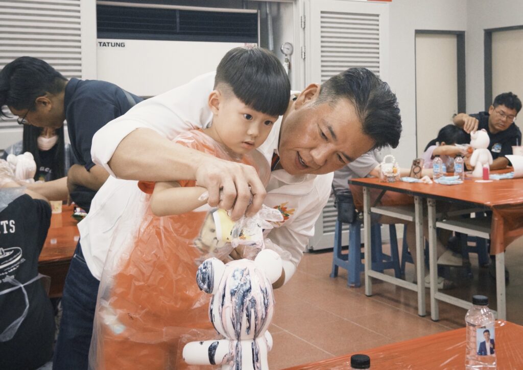 流體熊親子手作溫馨登場! 張勝傑攜手打造客庄幸福生活 大小朋友共享創意與美好回憶 53 LINE ALBUM %E6%B5%81%E9%AB%94%E7%86%8A 260720 3 0