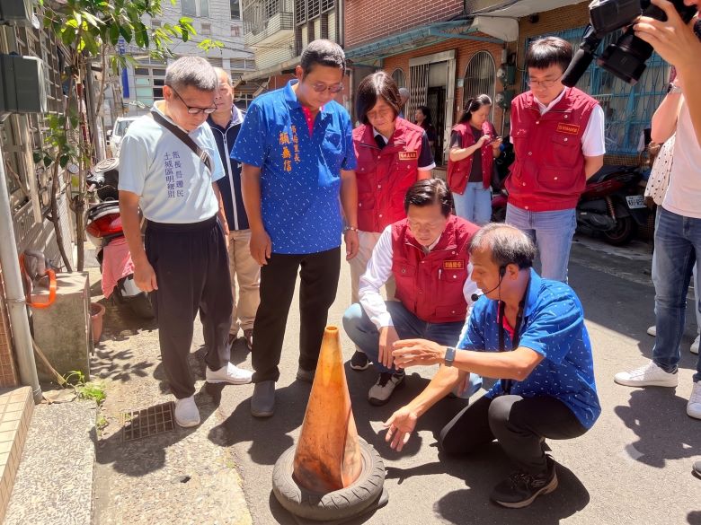 《圖說》朱惕之副市長赴土城登革熱誓師大會。〈衛生局提供〉